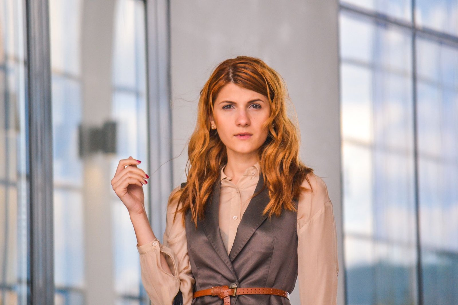 10 looks de trabalho para o calor sem derreter o estilo