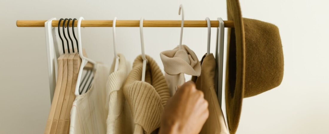 5 peças-chave que resolvem qualquer guarda-roupa brasileiro