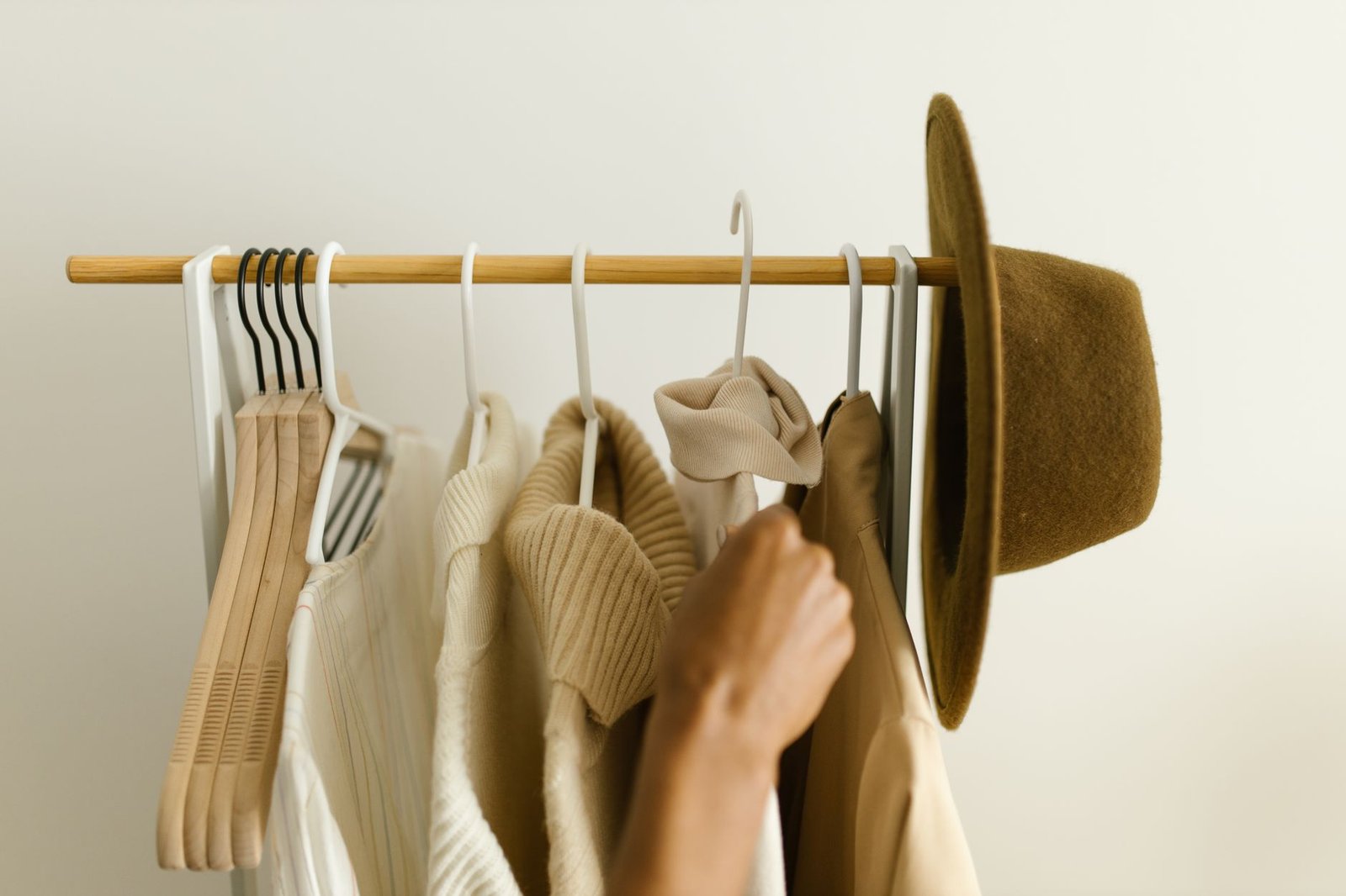 5 peças-chave que resolvem qualquer guarda-roupa brasileiro